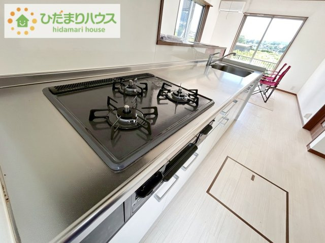 3口コンロと収納豊富なキッチンで、ママの毎日のお料理もはかどります☆
