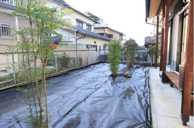 四季の植物を楽しめる庭