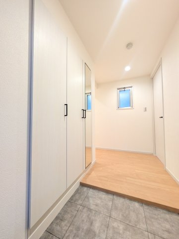 下駄箱設置済みの玄関です。