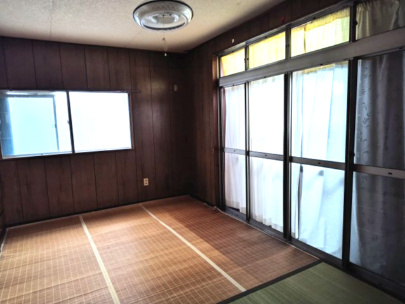 ゆったりとくつろげる和室空間です。