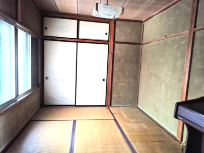 客間や寝室など、多目的に活用いただける和室です。