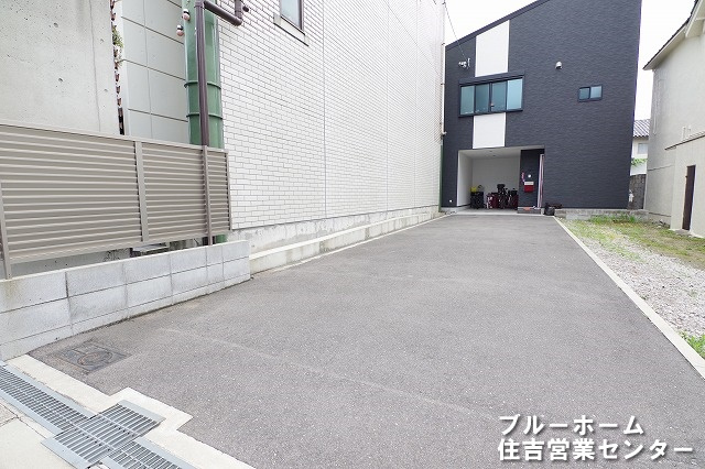 お車3台又は、自転車・バイク等駐車可能です！