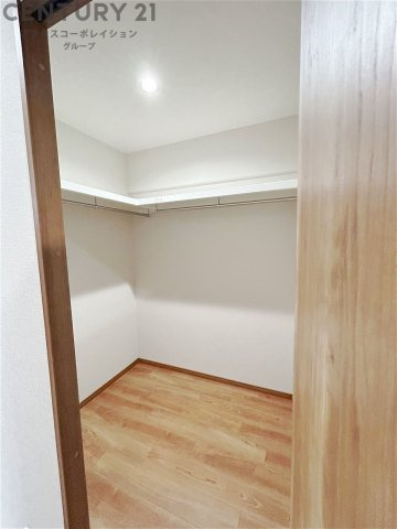 玄関収納付きの玄関です　家族皆様の履物をしっかり収納できます
