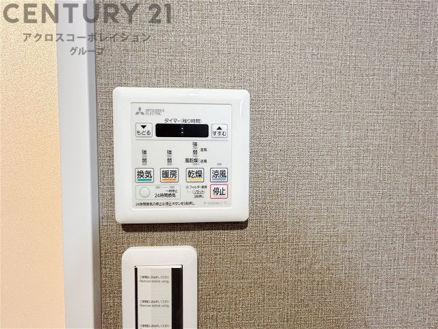 キッチン横のダイニングスペース　キッチンから料理の受け渡し等に便利です。ダイニングセットを置いても十分な広さを確保。