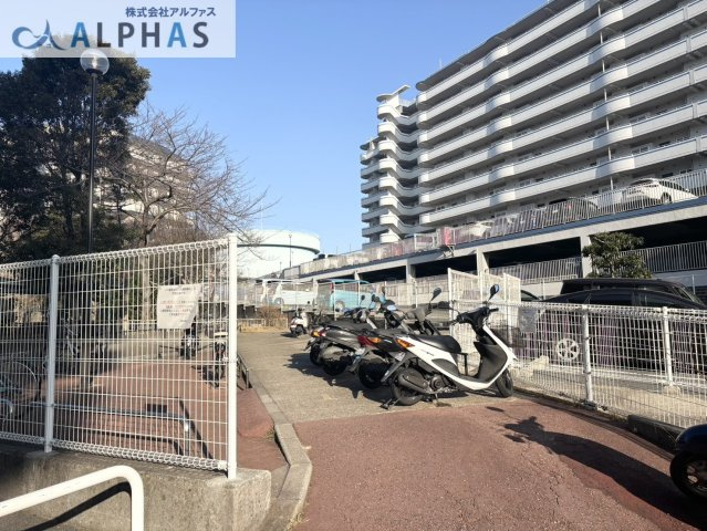 ◆駐輪場にも十分なスペースが確保されており、屋根付きで雨の日も安心です！