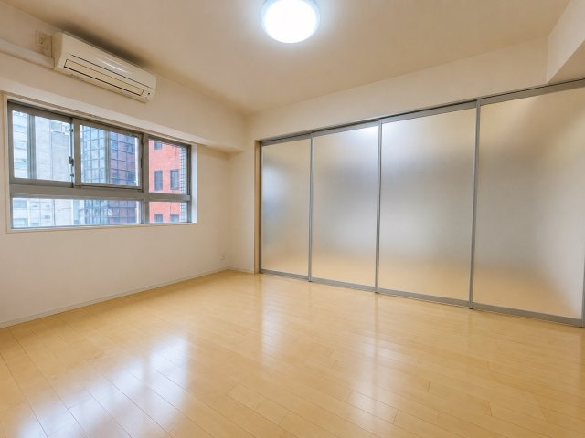 ゆったりした洋室です
