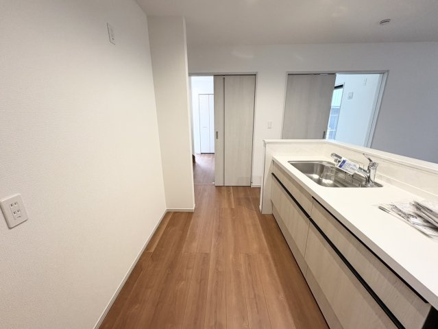 収納豊富で調理器具・調味料もスッキリと片付けられます。