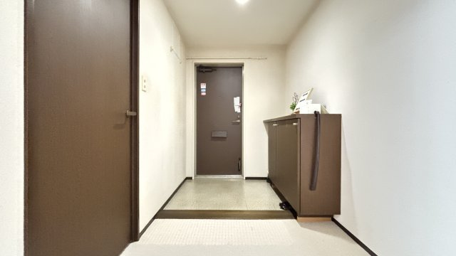 大きなシューズボックス付きの玄関です。