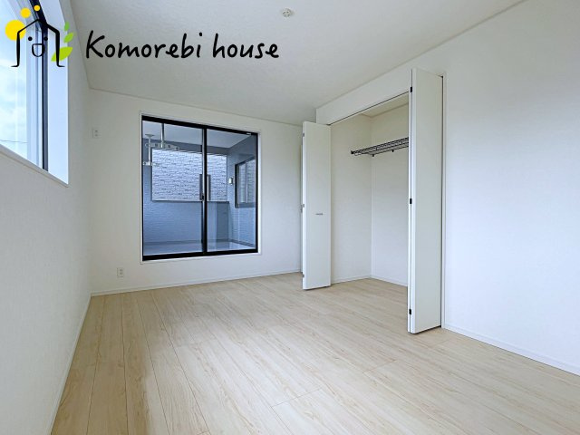 落ち着いて過ごせるお部屋なので、寝室にいかがでしょうか