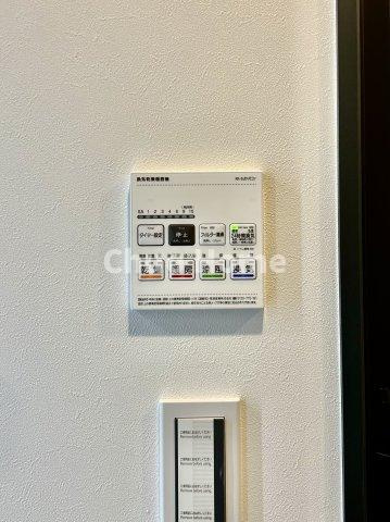 【浴室乾燥機】暖房・冷風・換気・乾燥が可能です。毎日を快適に過ごせるうれしい機能が揃っています。雨の日の洗濯物も安心です。
