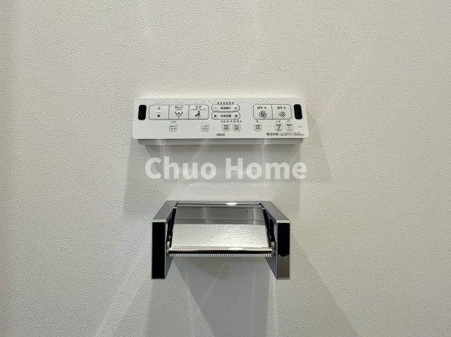【ウォシュレット】清潔に使いたいお手洗いには最適な設備です。もちろんウォームレットも標準装備です。