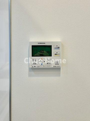 【給湯リモコン】外での一日を忘れさせてくれるオートバス機能でお好みの湯量・温度に調整された浴槽。