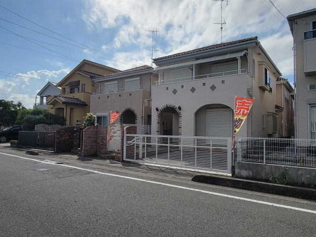 前面道路含む現地写真です