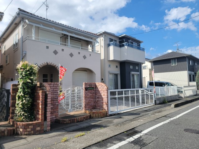落ち着いた雰囲気の外観です