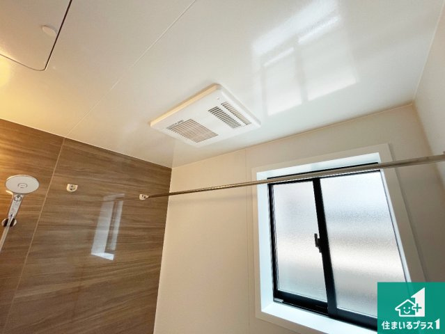 四季を通して快適なバスライフをお手伝いする浴室暖房乾燥機！浴室の乾燥・暖房・涼風・換気はもちろん、24時間換気にも対応！