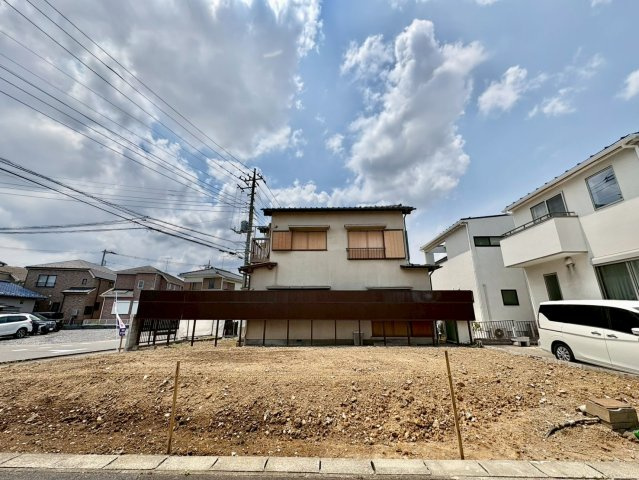南東角地で陽当り良好！敷地約34坪・自由設計で夢のマイホームはいかがでしょうか！建築条件なし・お好きなハウスメーカーで建築可能です！