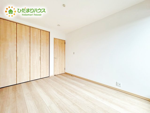 バルコニーに面しているので干したフワフワのお洗濯物はそのままお部屋にすっきり収納♪