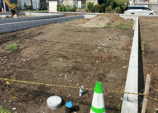 土地の形が極端に長細かったり、狭小地、あるいは道路との高低差がある傾斜地だった場合、後々売ろうとしても買い手がつかない場合もあります。後々、売却することになった時に価値の下がらない土地を選びましょう。