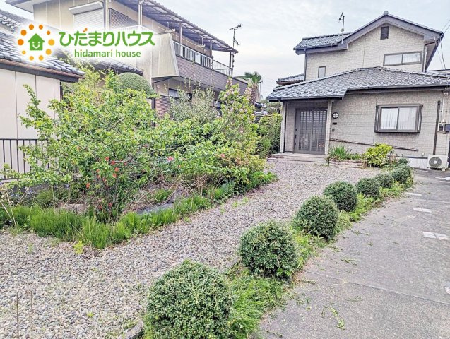 お庭は広々としており、BBQや家庭菜園なども楽しめます