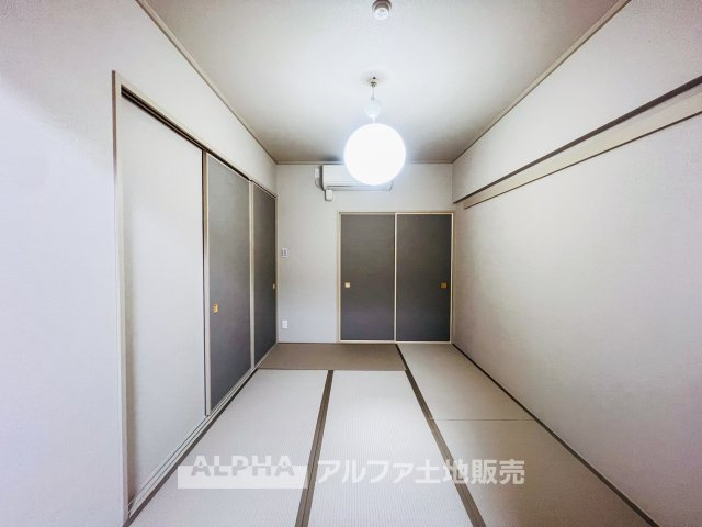 【Japanese-room】　◆和室◆畳のやさしい感触が心を落ち着かせる和室。日常の中に、ほっと一息つける場所を。