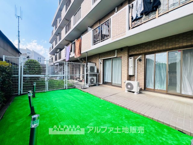 【Blue　Moment】◆空を感じるひととき◆　空を見上げる時間が、暮らしに少しの余白をつくる。そんな穏やかな瞬間がここにある。