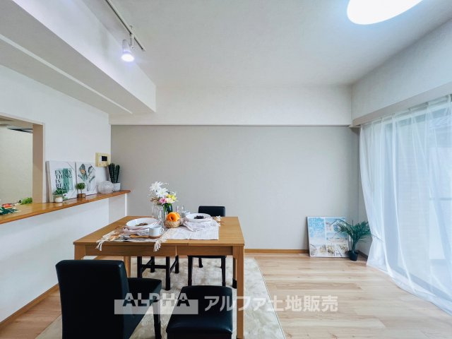 【A　home　found　by　chance】　◆偶然見つけた物件で◆思わぬ空間を手に入れたい。愛を育み、人と出会い、新たな命に恵まれる。そんな未来を創造してぬくもりのある住空間を君と共有したい。