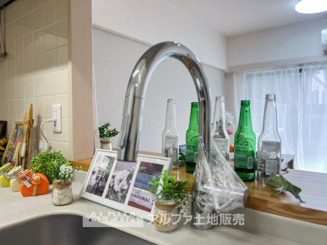 【Water　cleaner】　◆浄水器◆蛇口から流れ出すお水はクリーンでいつも楽しめます。また浄水器内臓シャワー混合栓なので場所取らずのスッキリとしたスタイルです。
