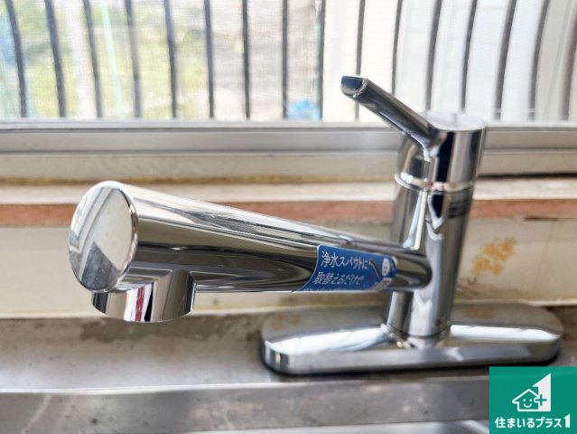 浄水器を内蔵！炊飯時、お茶を作る時に安心してお水を使えます！お湯と冷水、浄水と原水、シャワーの切替えもワンタッチです！
