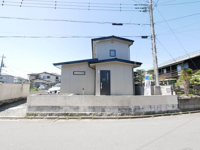 外壁も塗装済みで大変綺麗です。