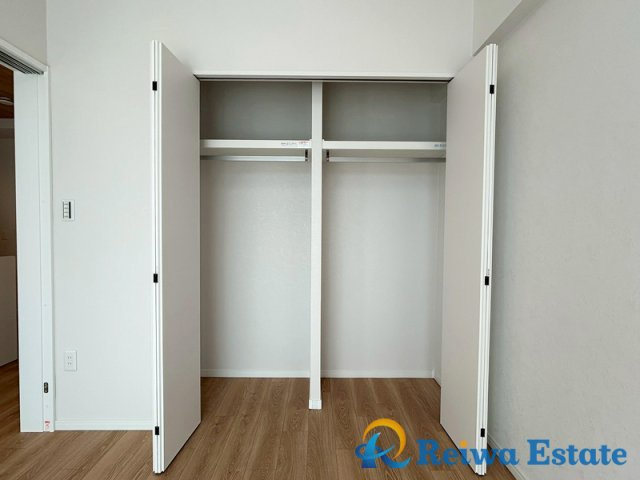 大きめのクローゼットがあるので、収納には困りません。物がスッキリ片付くので、お部屋はいつでも快適です。