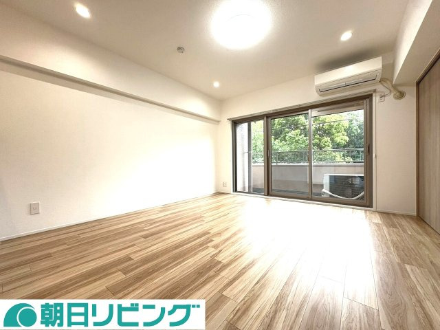 配管や水回りも一新のフルリフォーム！バルコニー前は建物なく季節を感じる緑が望めます