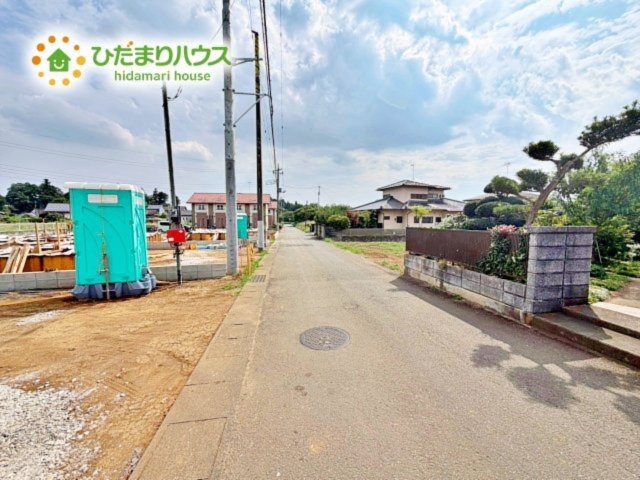 前面道路が広々のため駐車も楽々です！