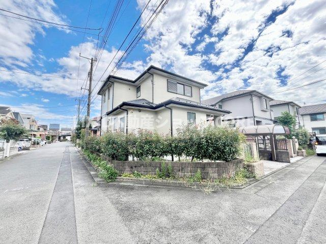 前面道路は閑静な住宅地をはしる車通りの少ない道路。お車の出し入れが苦手なママや小さなお子様にも安心　