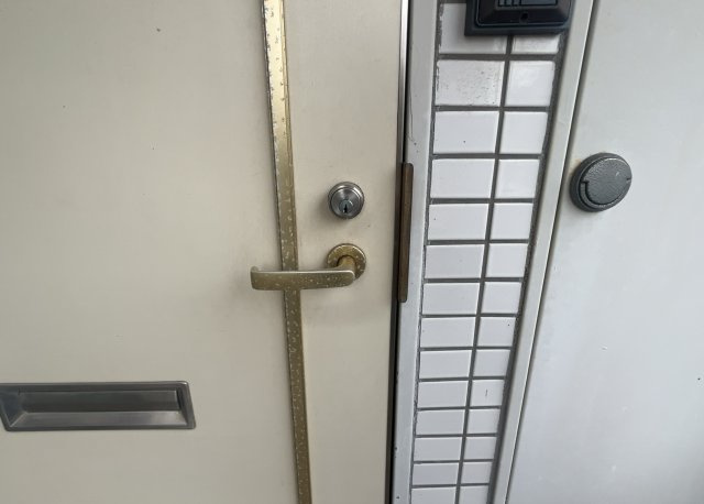 室内の防犯設備もチェックしましょう！モニター付きインターホンが設置されているか、防犯シャッターが設備されているか、ベランダに人が上がってきにくい高さかなどチェックしておくと入居後も安心できるでしょう。