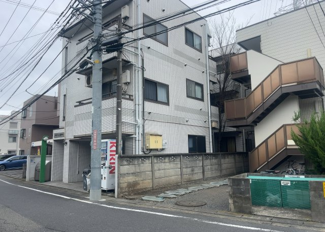 隣家の土地はどうなっているのか、生活利便施設が近くにあるのか、学校まで近いかなど、お客様のライフスタイルにあわせたイメージが重要です。また、近くにあると困る施設が近くにないかも確認するといいでしょう。