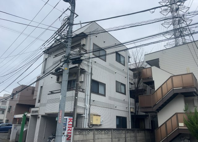 ＳＲＣ造は強度や耐震性の面でもRC造と比べて優れています。そのため、10階建以上の高層または超高層マンションなどの建築にも多く採用されています。柱や梁などのサイズが小さくても高い耐震性を確保できます。
