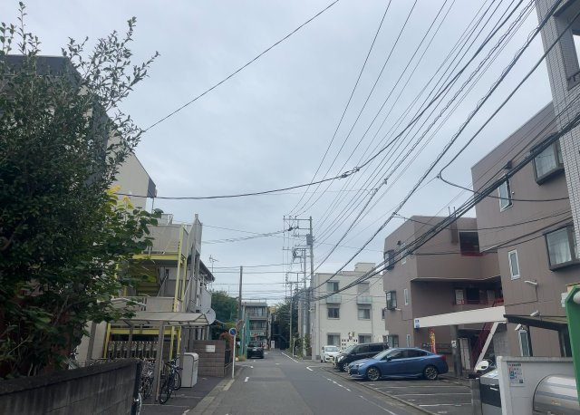 眺望の良さを楽しめるダイニングキッチンで家族団らんの時間を過ごしてはいかがでしょうか。バルコニーから見える景色を家族で眺める時間は、時間が経つのを忘れてしまいそうですね。是非、現地を見に行きましょう！
