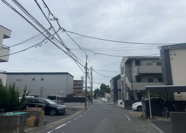 景色重視でお家選ぶをするとスーパーが遠い！学校が遠い！など生活をするうえで利便性で困ることもあります。まず一度現地を見学する際に、周辺の施設などがあるかを確認し、暮らし始めた後のことを想像しましょう。