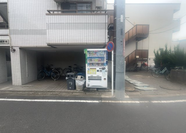 駐車場と明記されていても、最小スペースでつくられた駐車場だと大型車は駐車できなかったり、出入りしにくくなったりする可能性があります。お車のサイズと購入したい物件の駐車場のサイズを現地で確認しましょう。