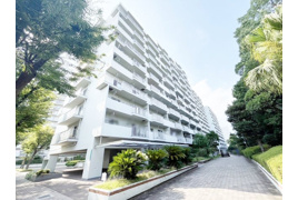 南港フローラルハイツ21号南棟の外観