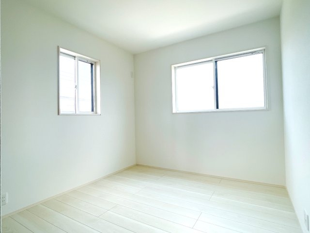 南羽生2丁目8（全3区画）1号棟　洋室：成長するにつれて、勉強に集中できるプライベート空間が欲しいというお子様がお部屋を持てる間取り。趣味部屋としても使えます。