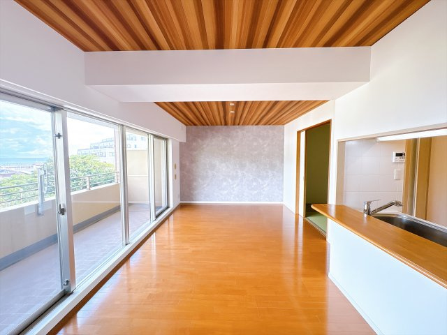 〇広々した空間のリビングダイニングとなっており、対面式のキッチンにて家族の会話が弾みそうですね。
