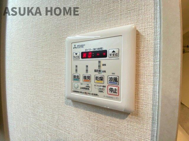実は後から付けようとすると大変な設備のひとつです。暖房乾燥機付きの為、冬も快適ですよ。