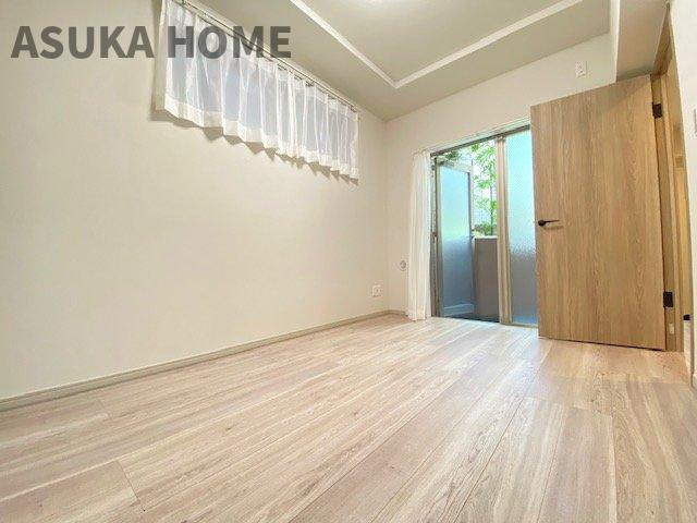 開き戸の居室は寝室や子ども部屋、書斎など、ライフスタイルに合わせて柔軟にお使いいただけます。