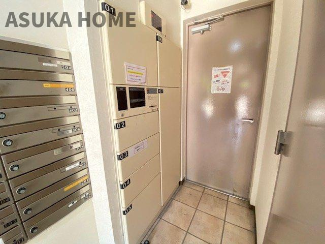 不在時にもあると大変便利な宅配ボックスを完備。