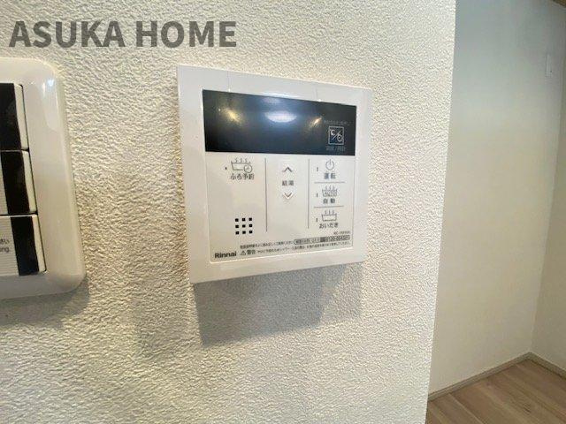 キッチン横にあるのでお料理しながら片手間でお風呂の準備が楽々です。