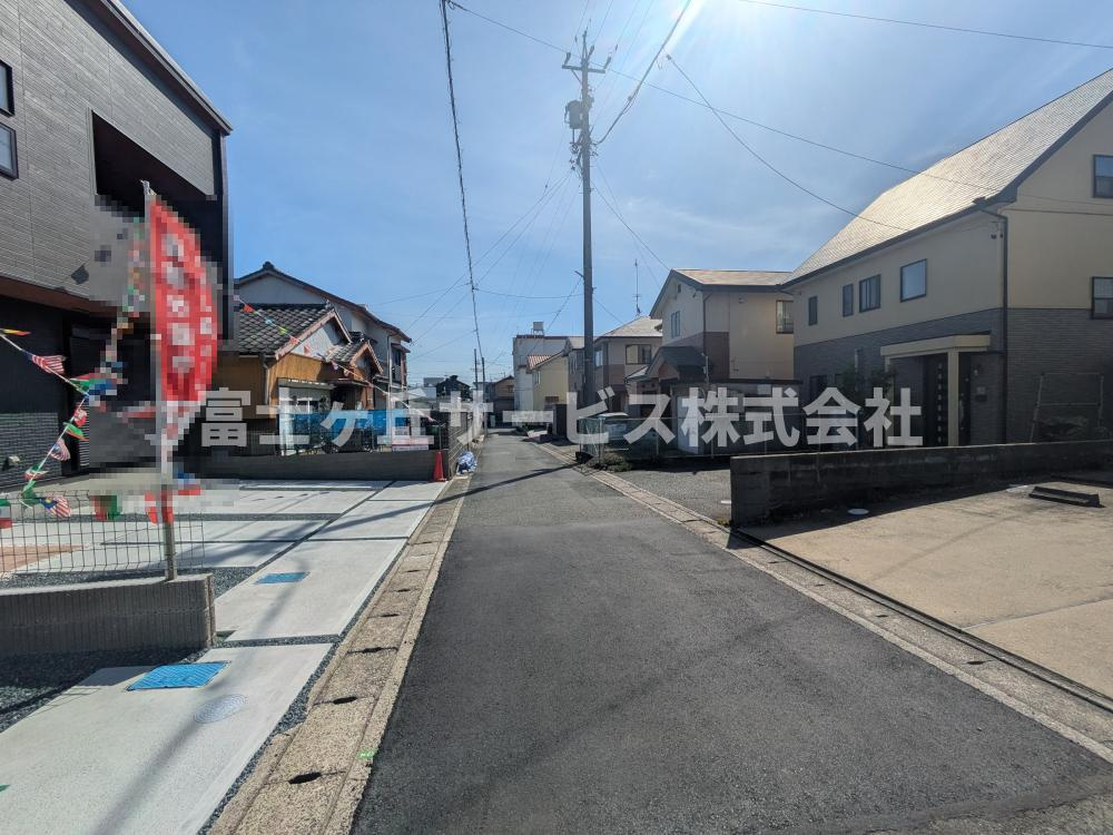 前面道路です