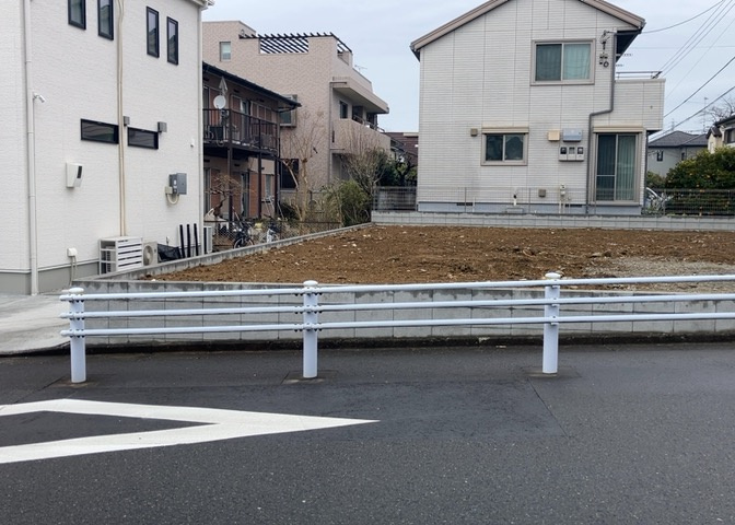 隣家の土地はどうなっているのか、生活利便施設が近くにあるのか、学校まで近いかなど、お客様のライフスタイルにあわせたイメージが重要です。また、近くにあると困る施設が近くにないかも確認するといいでしょう。
