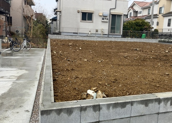 家を建てる前提で土地を探している場合、地盤の丈夫さは譲れない条件の一つです。地盤が脆弱だと追加工事が必要となります。また、過去に地盤沈下や液状化現象を起こした土地は、できるだけ避けた方がいいでしょう。