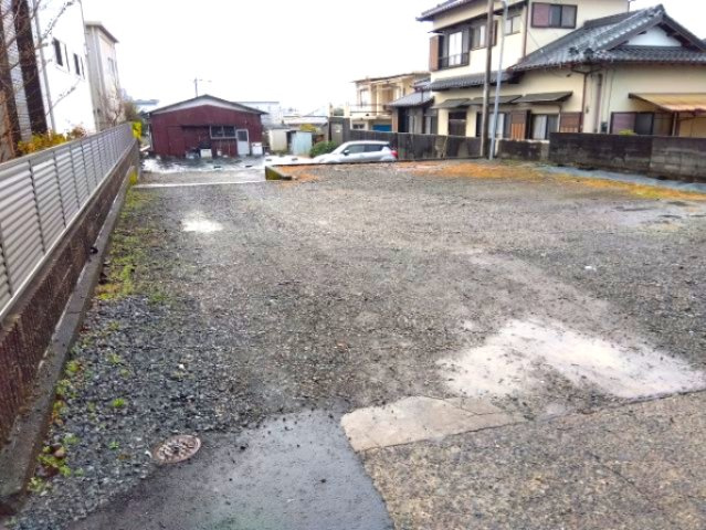 約190坪の広々とした土地です。駐車場を広く取ることも出来ます。　